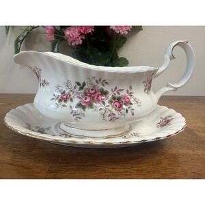 Royal Albert Lavender Rose Gravy Boat Matching Underplate Bone China England‎